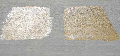 The difference between applying pigments and metallics in separate layers and mixing them together before application is noticable here. On the left side, a yellow ochre stain was used first, then metallic gold was layerd over the top. On the right, the yellow ochre and gold were mixed together and applied as on layer.