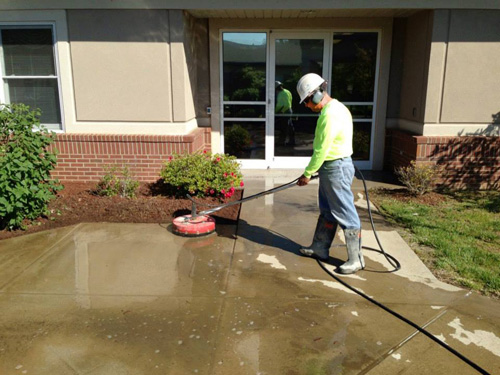 Companies supplying tools or materials were Butterfield Color, Euclid Chemical Co., Decorative Concrete Resources (Saginaw, Mich.), Patterned Concrete of Cincinnati, and Surface Gel Tek. Design services were provided by Zone 7 Landscaping, Seneca, S.C.